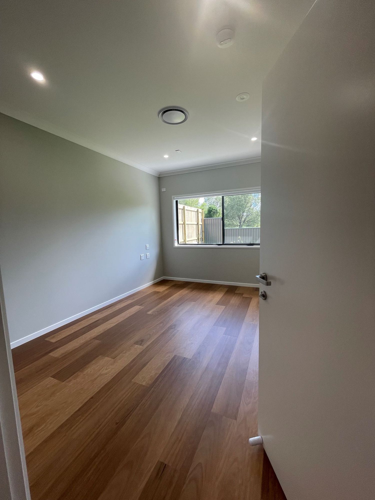 6 Charleston Heathwood bed