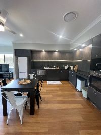 6 Charleston Heathwood dining