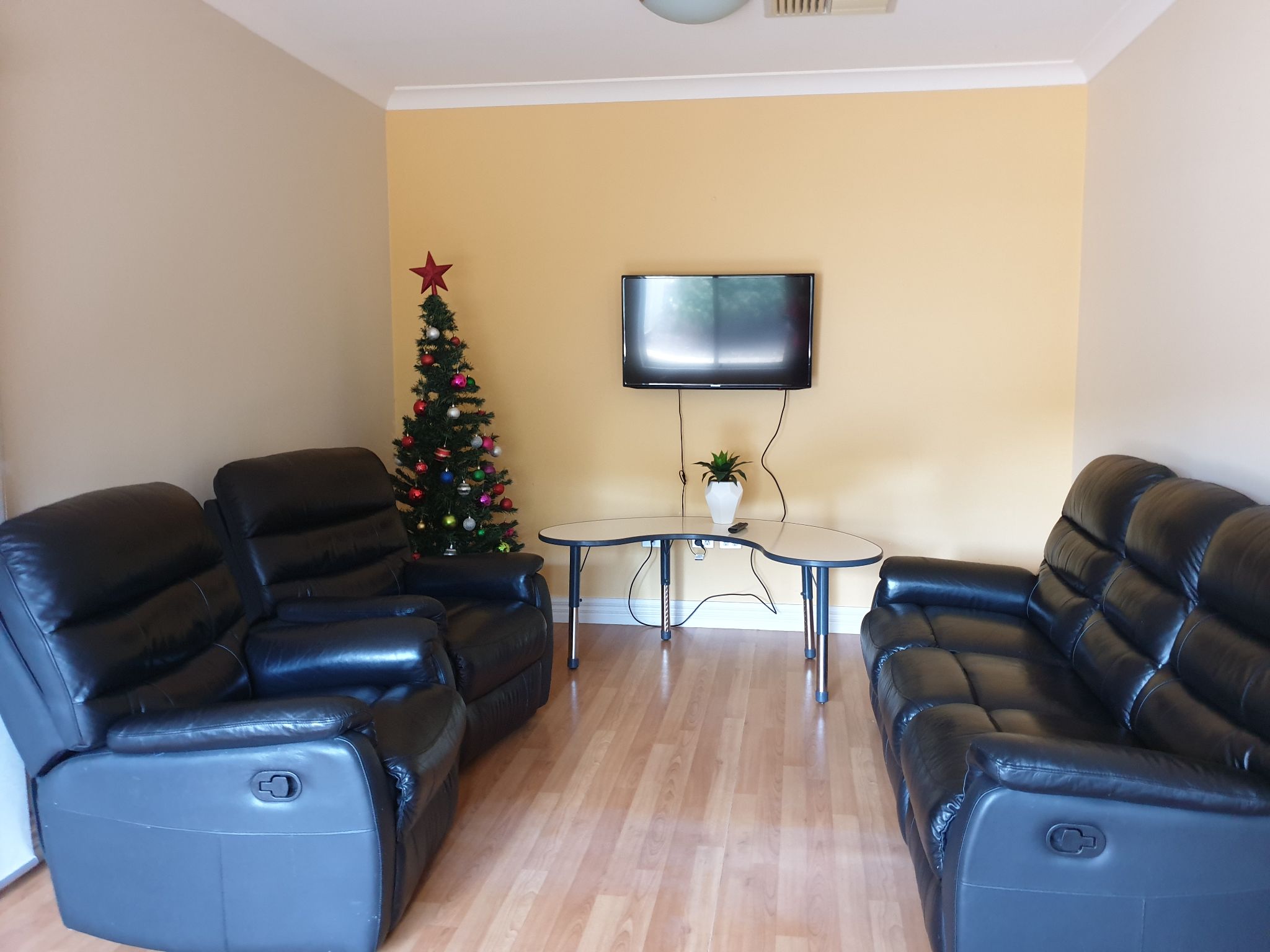 5 Brolga   Front lounge