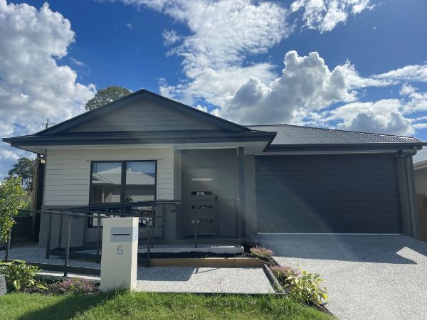 6 Charleston Heathwood facade