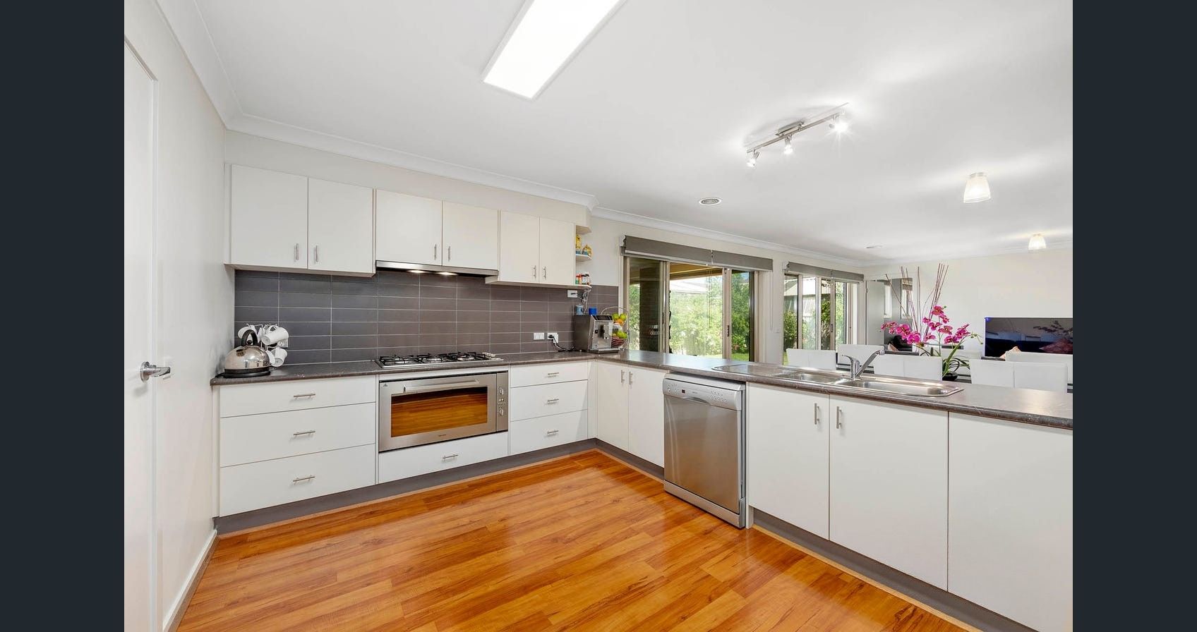 kitchen lounge   Edited (1)