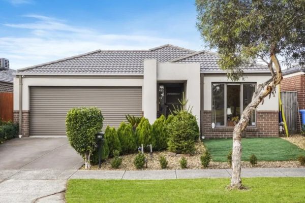 Cranbourne North 12 Living