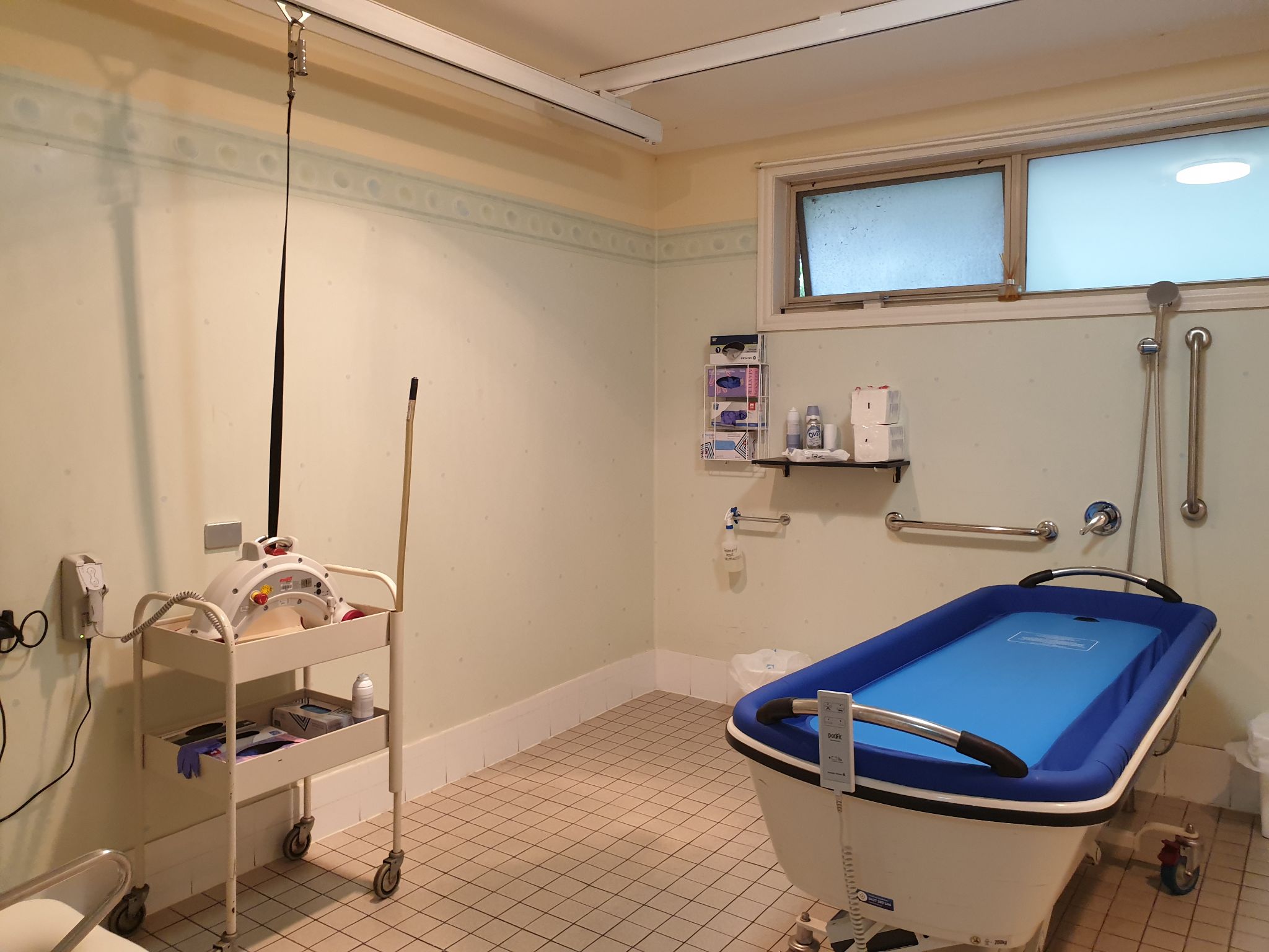 5 Brolga   Bathroom (1)