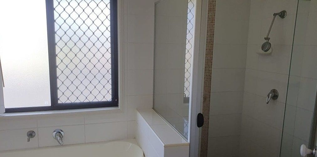 Oakvale Main Bathroom