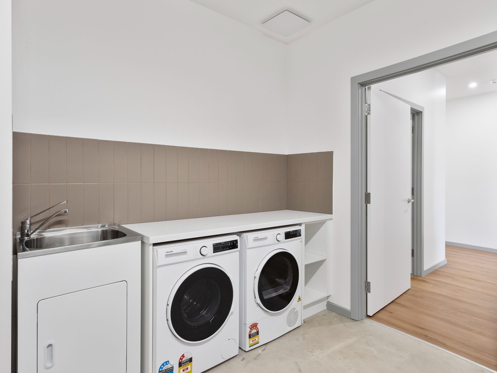 Airdrie   Laundry 1 HR No Logo