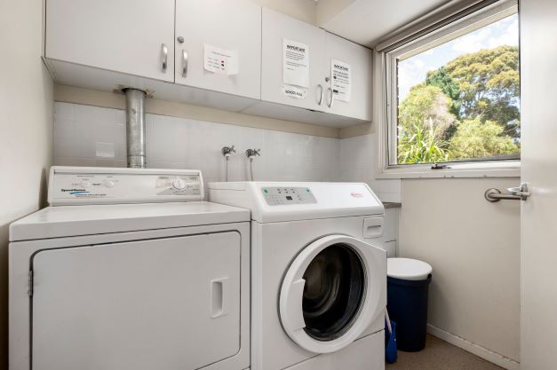 resize 20_Pine_Hill_Drive,_Frankston-23