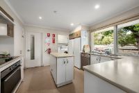 resize 20_Pine_Hill_Drive,_Frankston-12