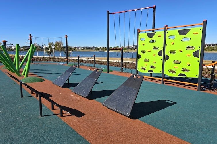 Capestone Lake-Playground-obstacle-course-3