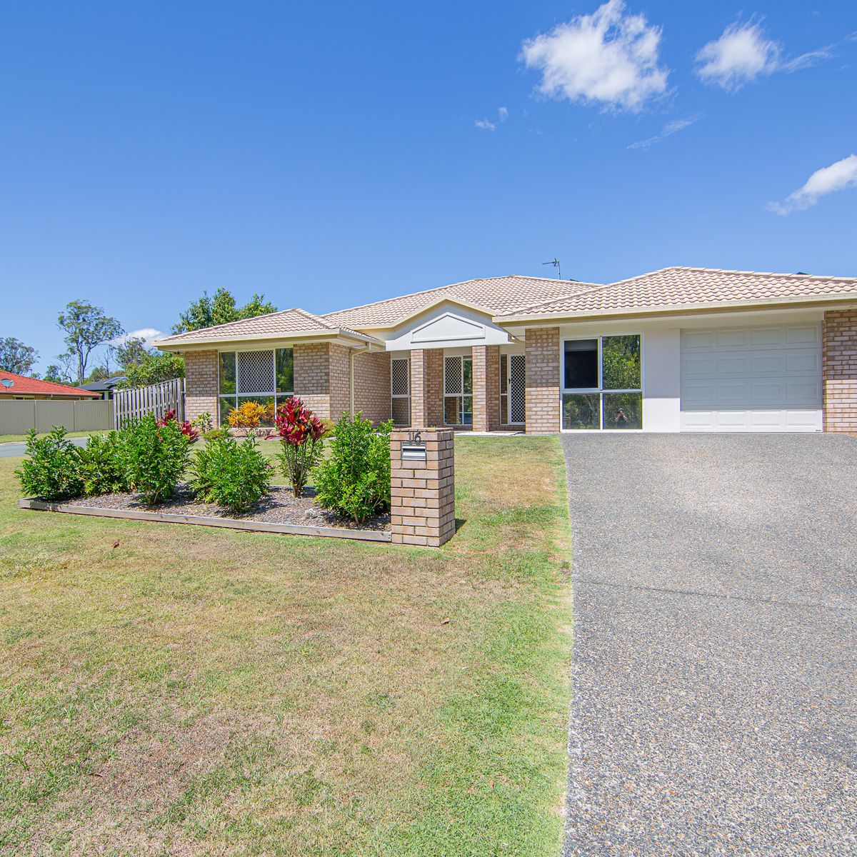 Commera Heights Dr Pimpama LRG   010