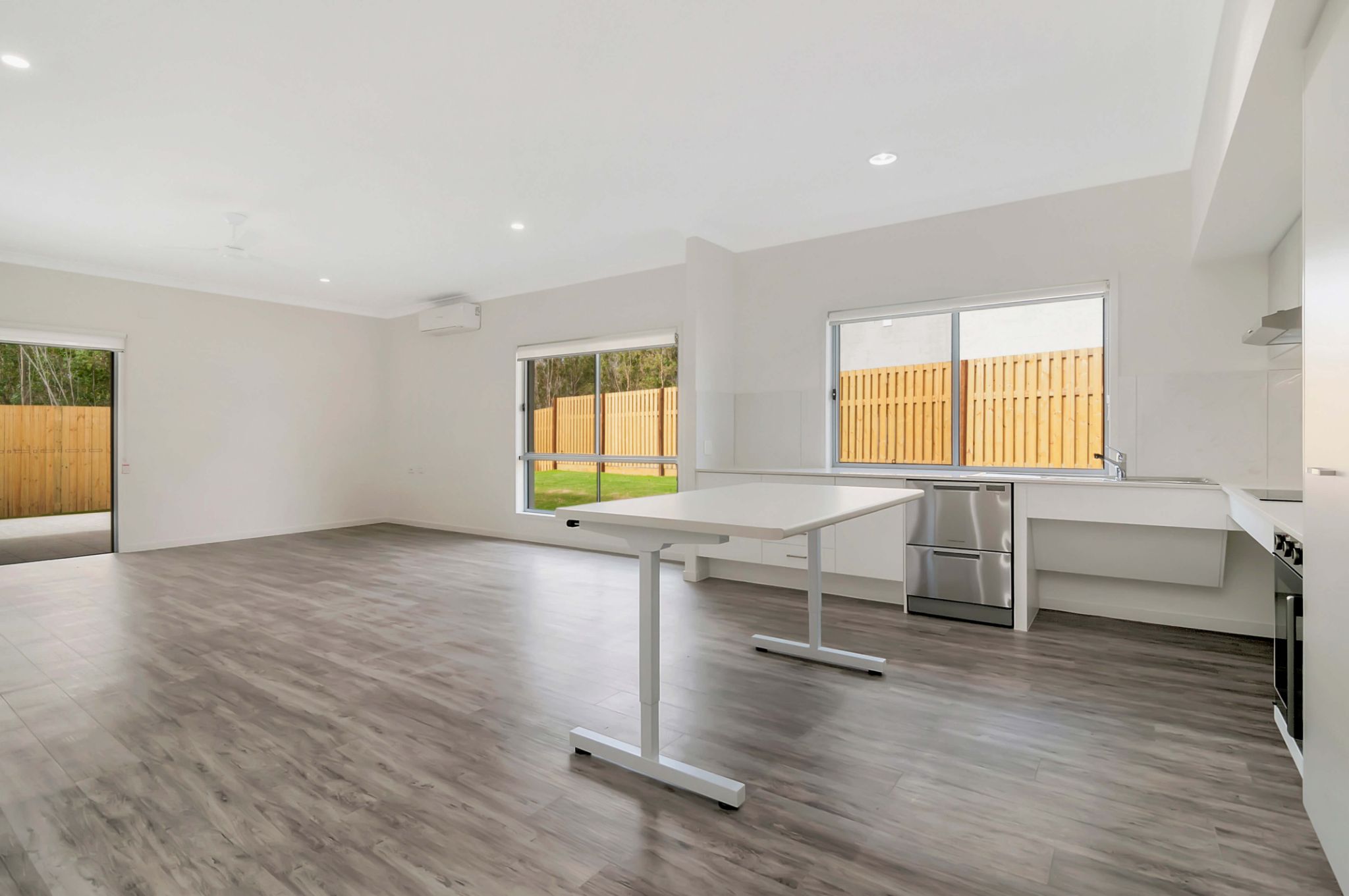 011 Open2view_ID650427-Lot_247_53_Dales_Way