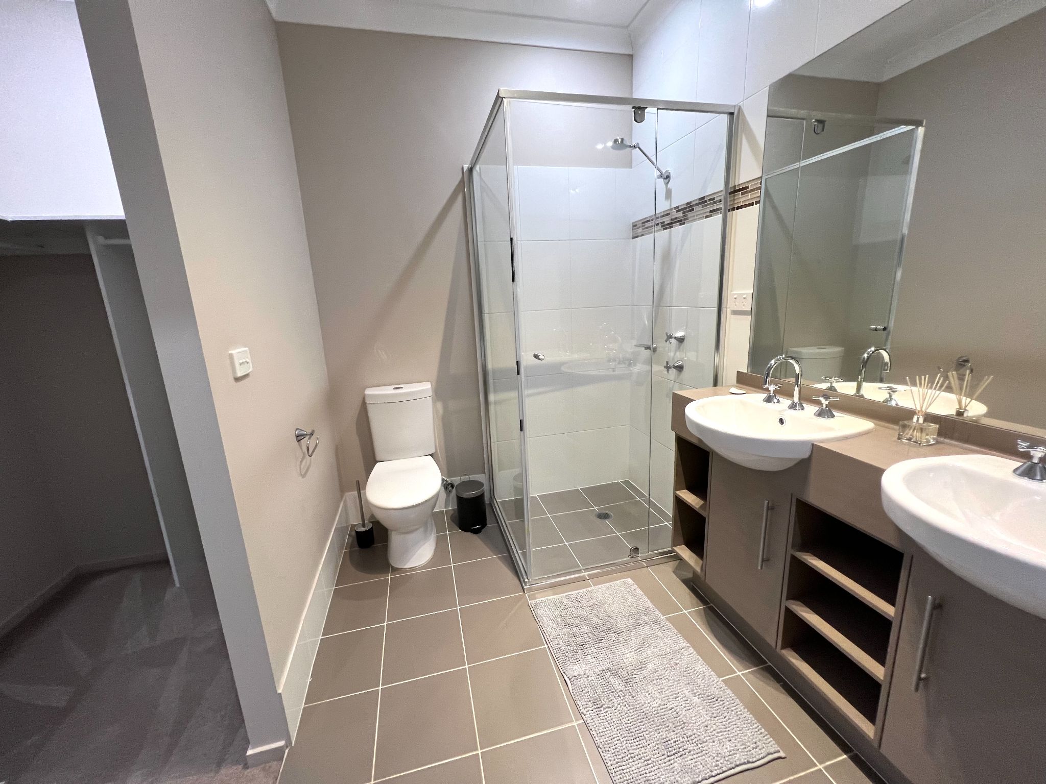 E2729348 D58F-412F-ADAC-5E81F20842EC