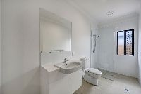 15   Reserve Dve 19 - Bathroom