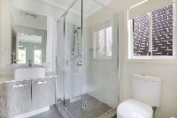 jordan springs   bathroom