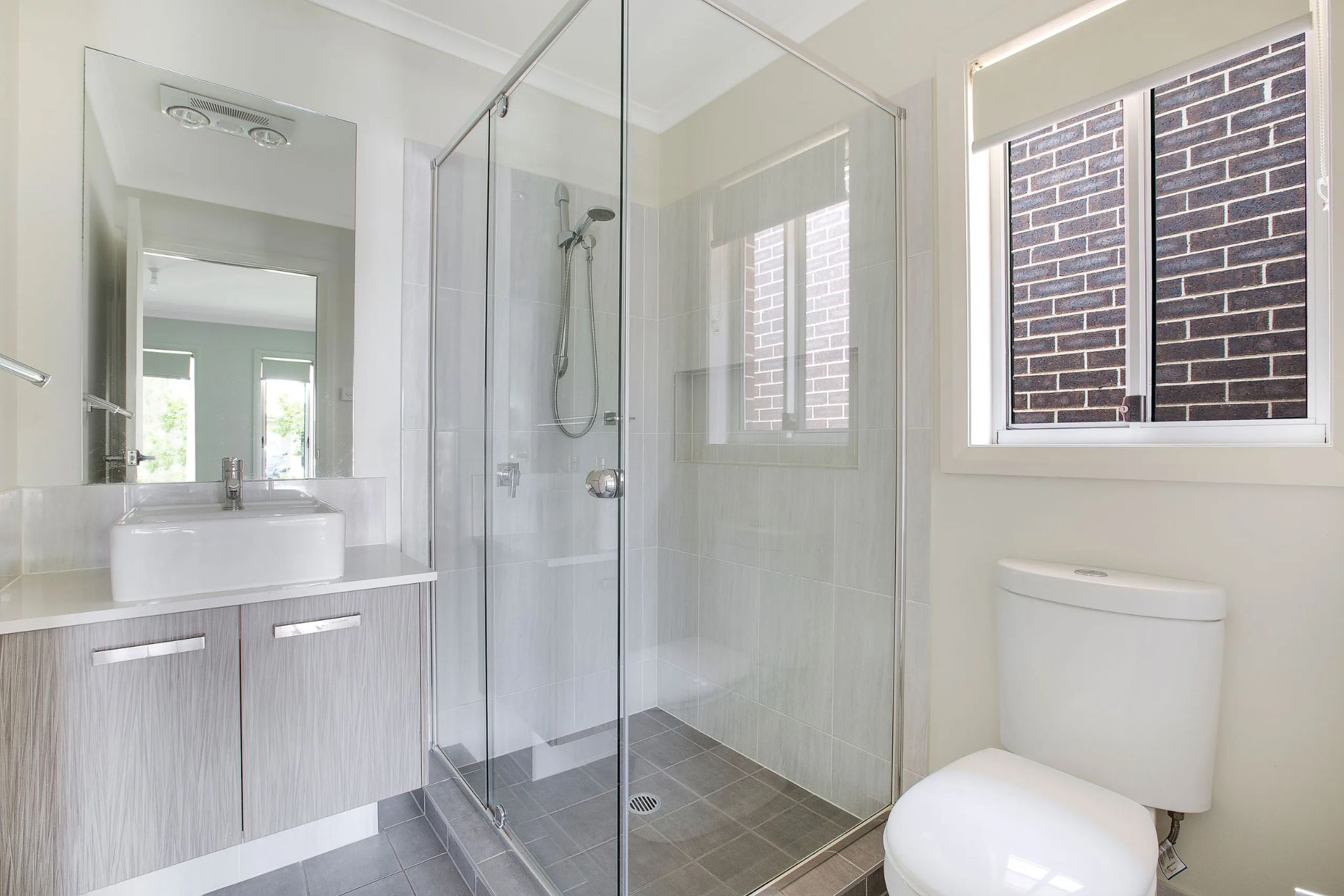 jordan springs   bathroom