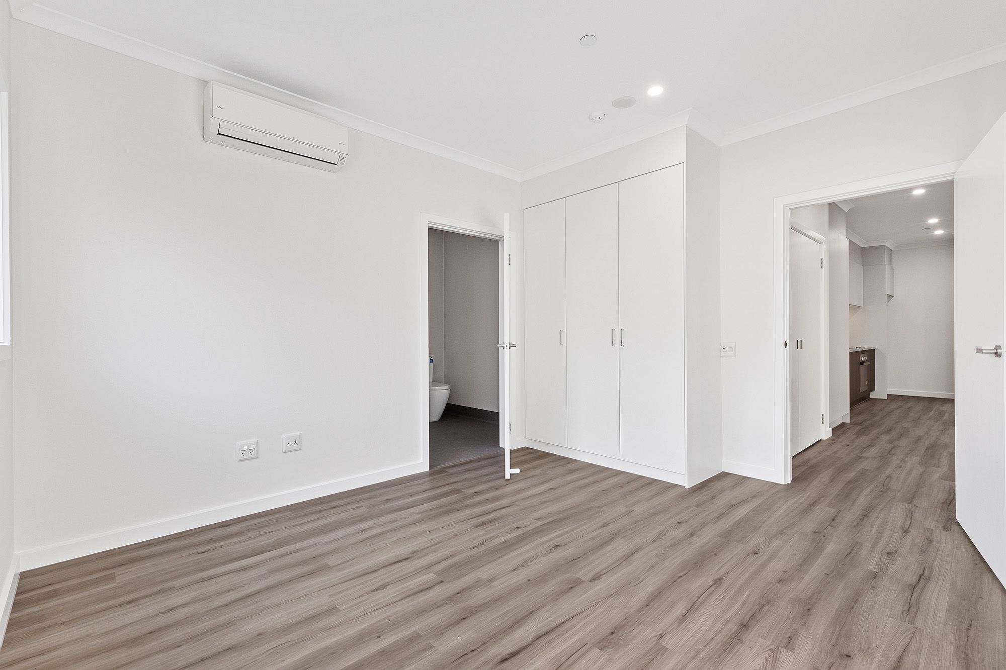 Rogers   Unit 4 Bedroom into Ensuite and Kitchen LR No Logo