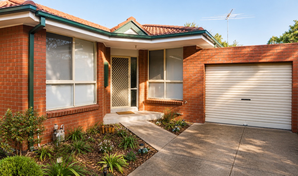 3 39 Golf Road photo 1