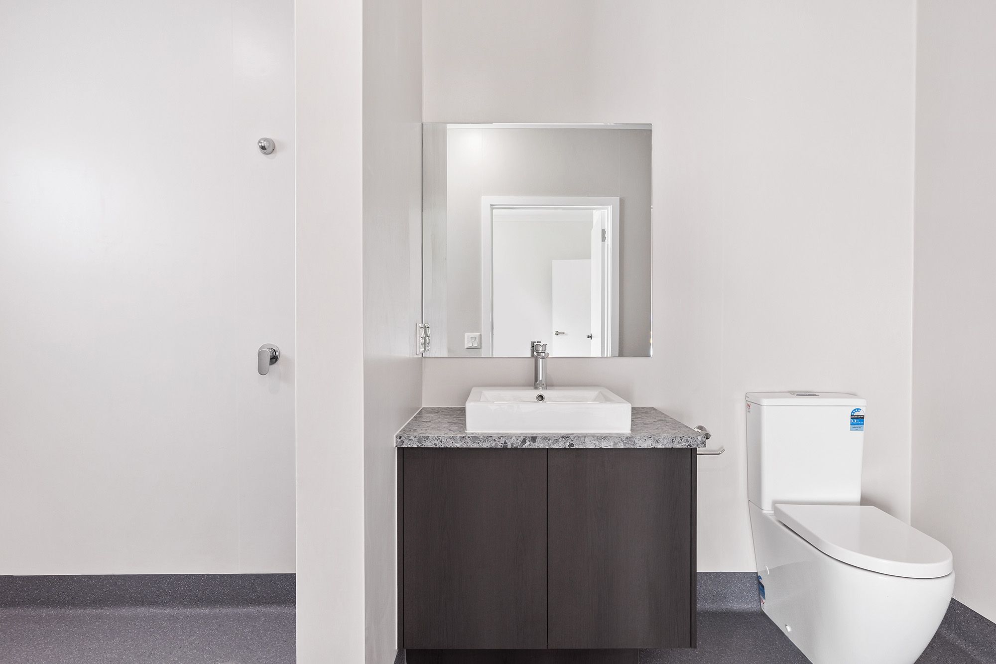 Rogers   Unit 4 Ensuite 1 LR No Logo