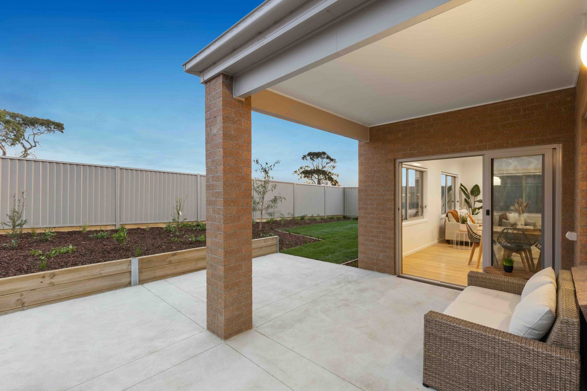 Dove   Alfresco LR No Logo