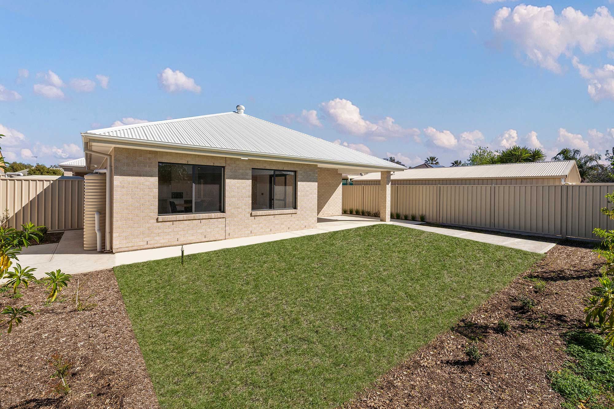 Shipton   Dwelling 1 Backyard LR No Logo