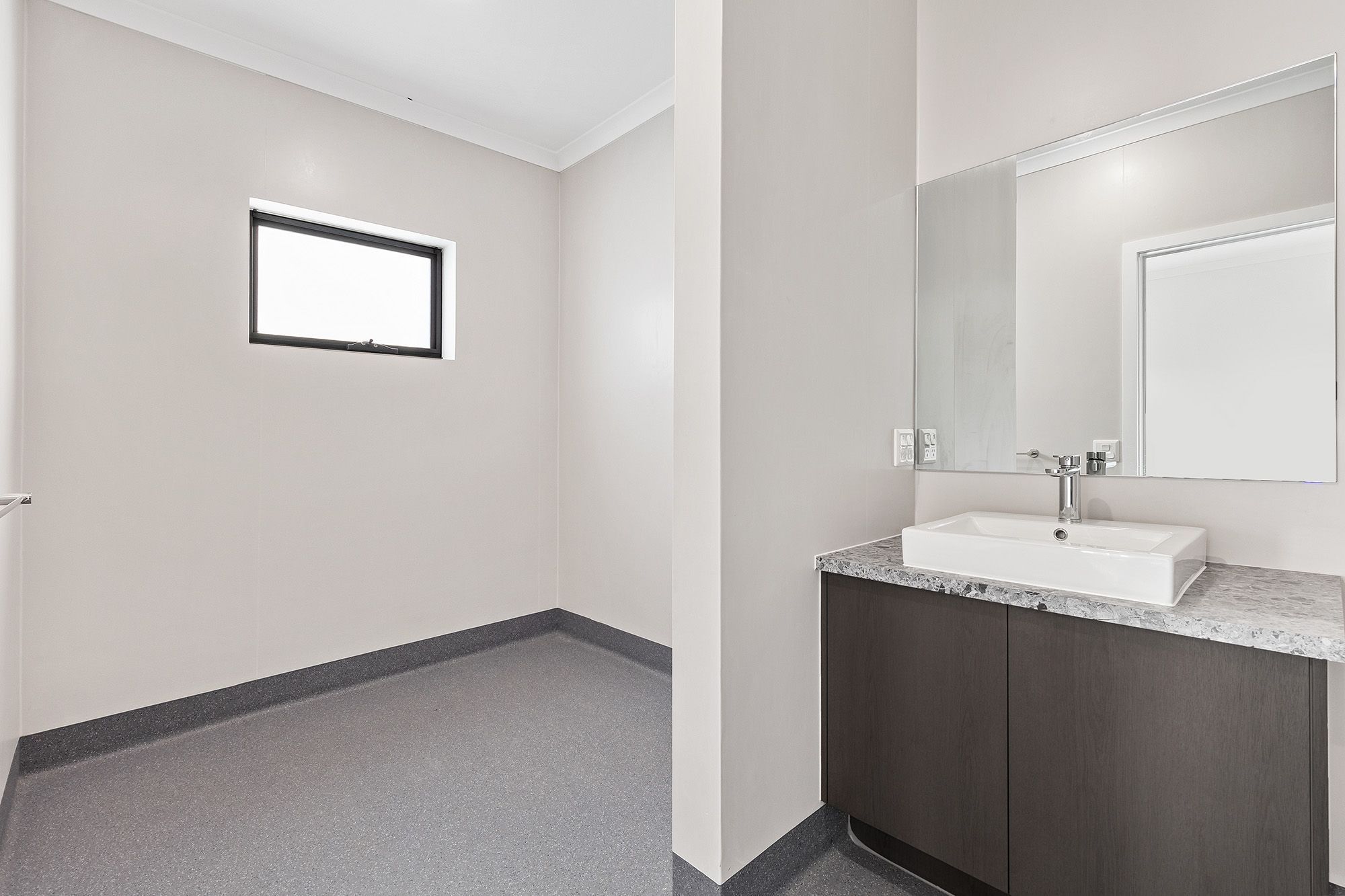 Rogers   Unit 4 Ensuite 2 LR No Logo