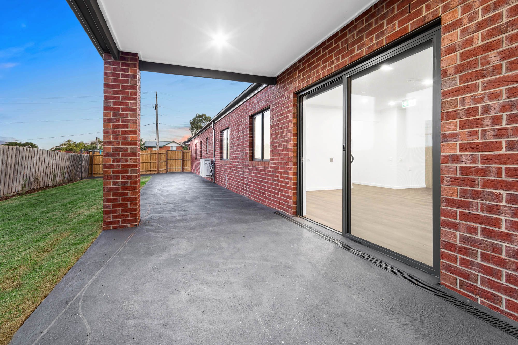 Fraser   Alfresco Dusk LR No Logo