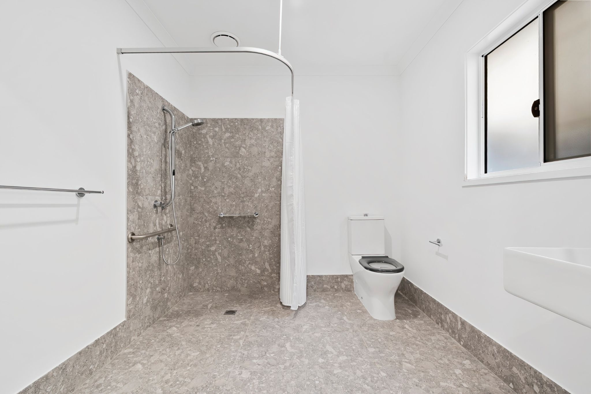 online image-compressor_007_Open2view_ID1016359-15A_Besley_Street
