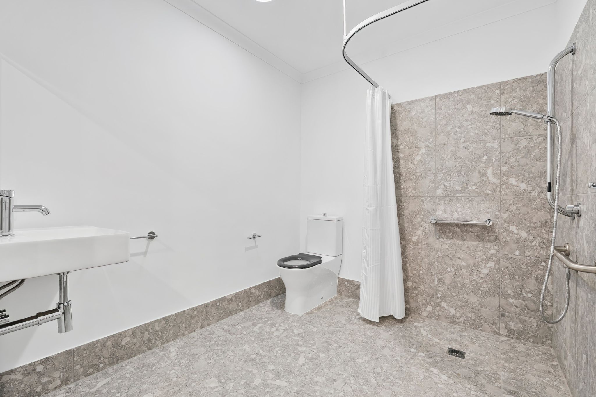 online image-compressor_002_Open2view_ID1016359-15A_Besley_Street