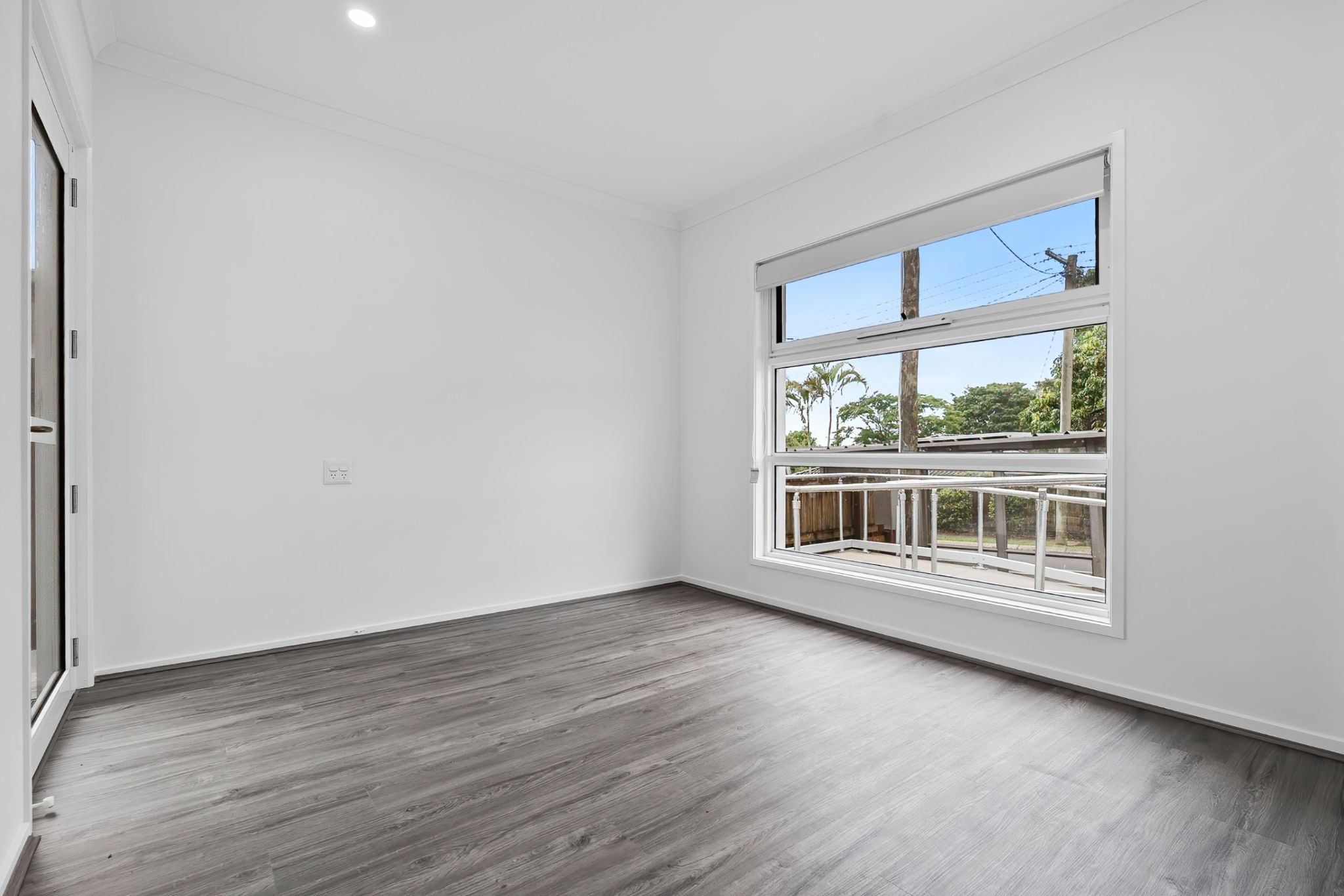 online image-compressor_010_Open2view_ID1016359-15A_Besley_Street