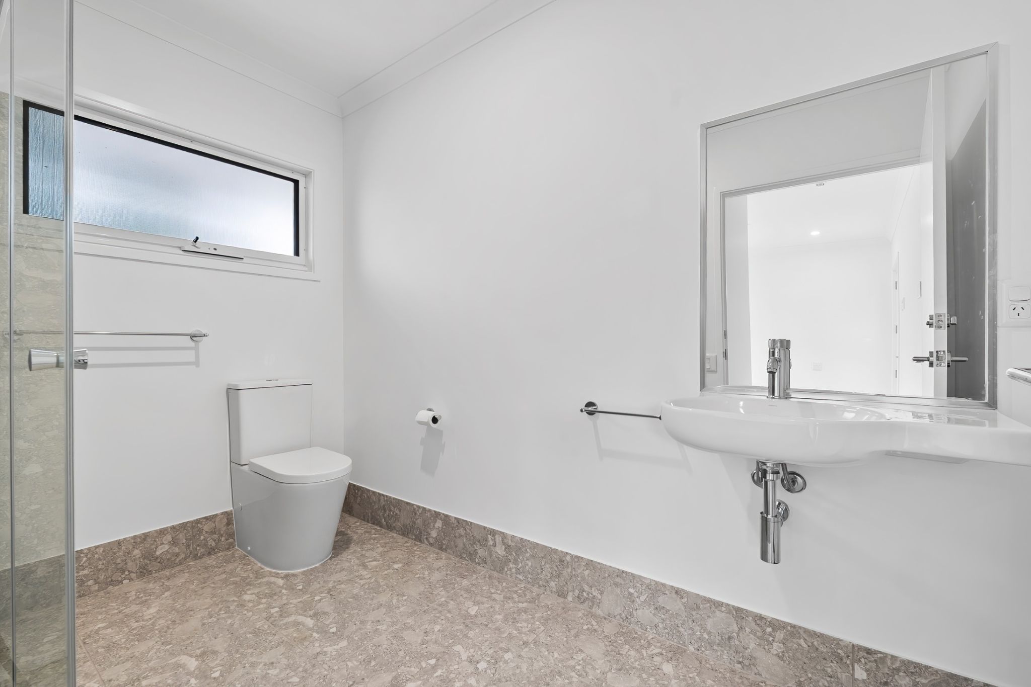 online image-compressor_011_Open2view_ID1016359-15A_Besley_Street