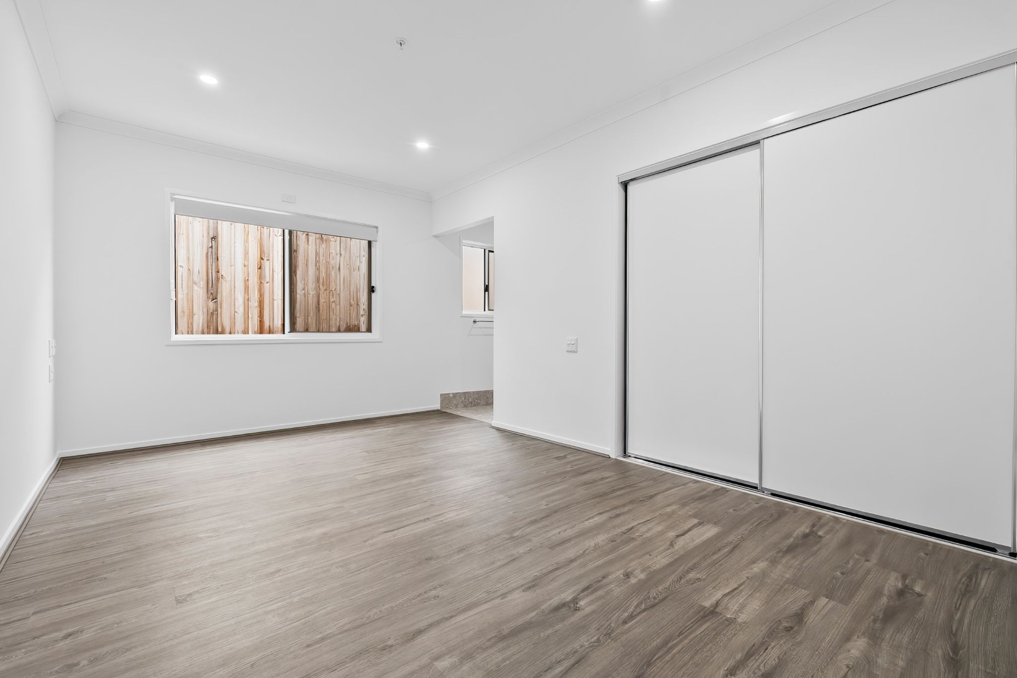 online image-compressor_012_Open2view_ID1016359-15A_Besley_Street