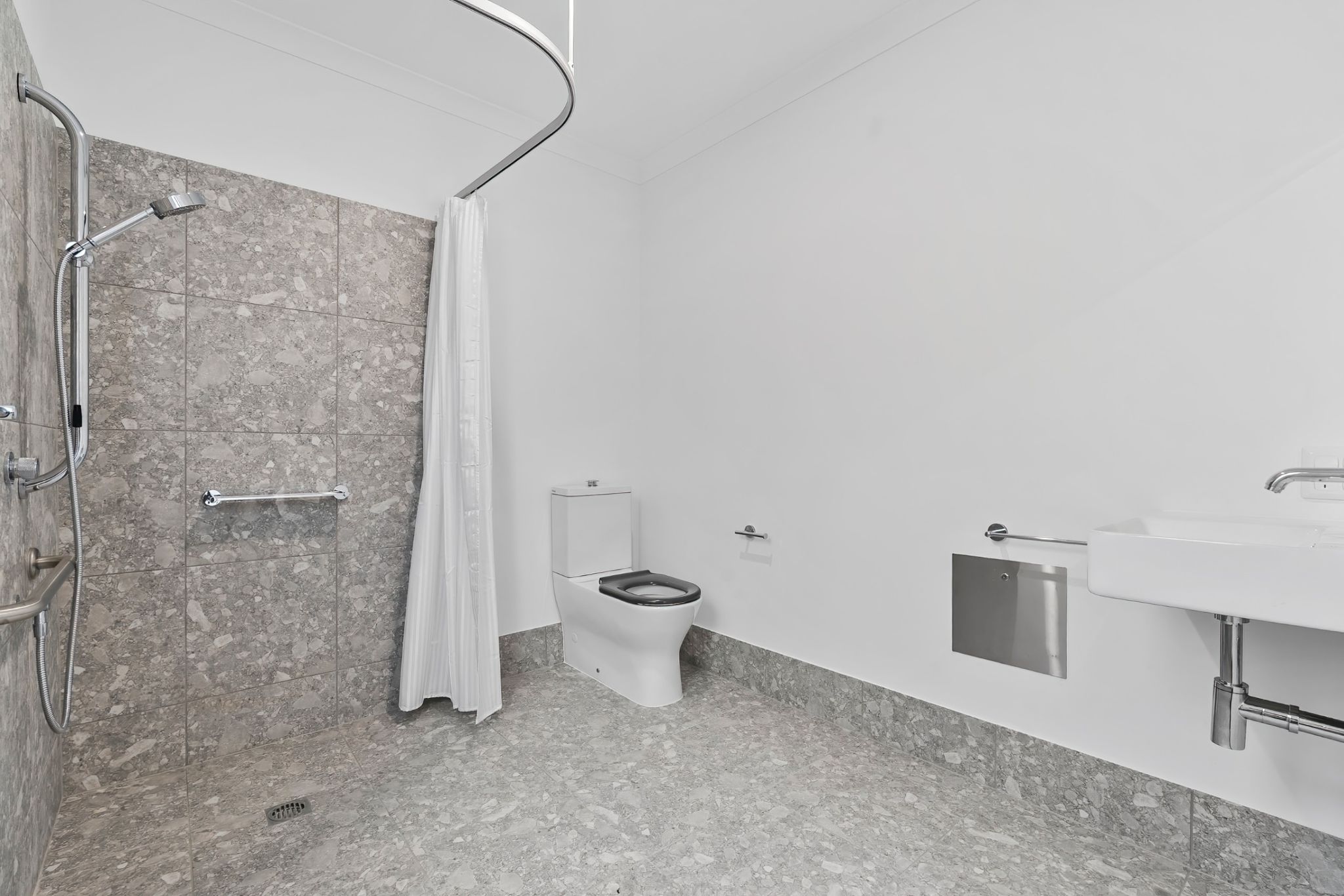 online image-compressor_003_Open2view_ID1016359-15A_Besley_Street
