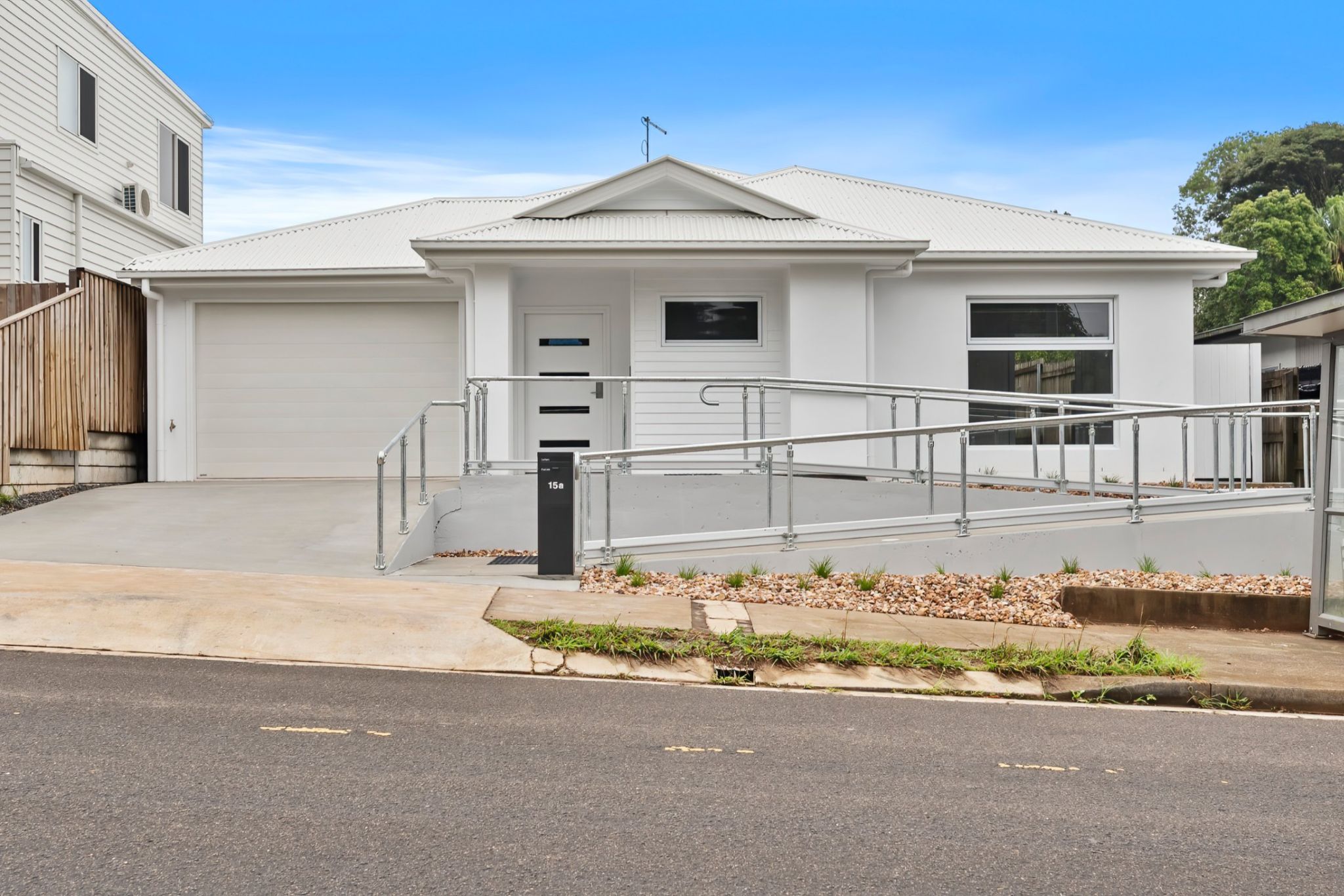 online image-compressor_009_Open2view_ID1016359-15A_Besley_Street