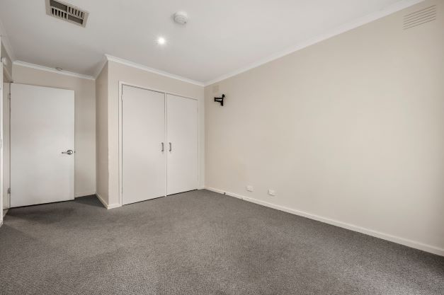 resize 20_Pine_Hill_Drive,_Frankston-34
