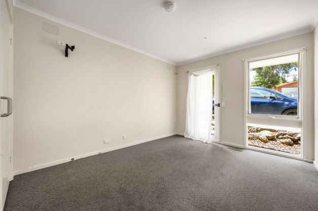 resize 20_Pine_Hill_Drive,_Frankston-31