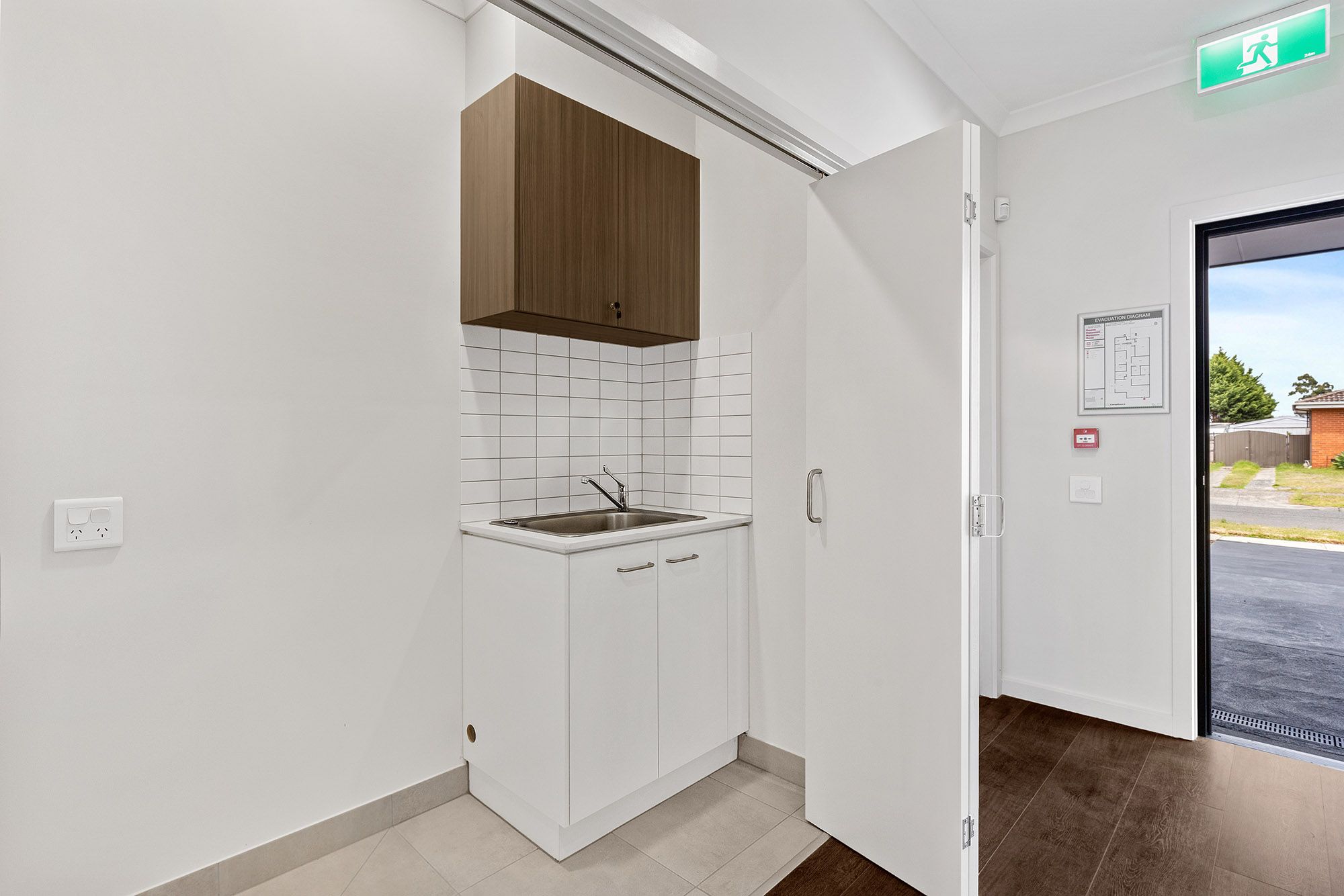 Pearson   European Laundry and Entrance 1 LR No Logo