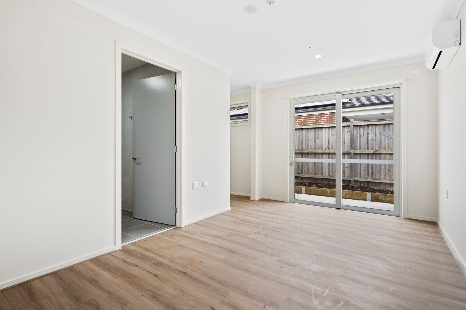 007 open2view_id900848-100 fenway blvd