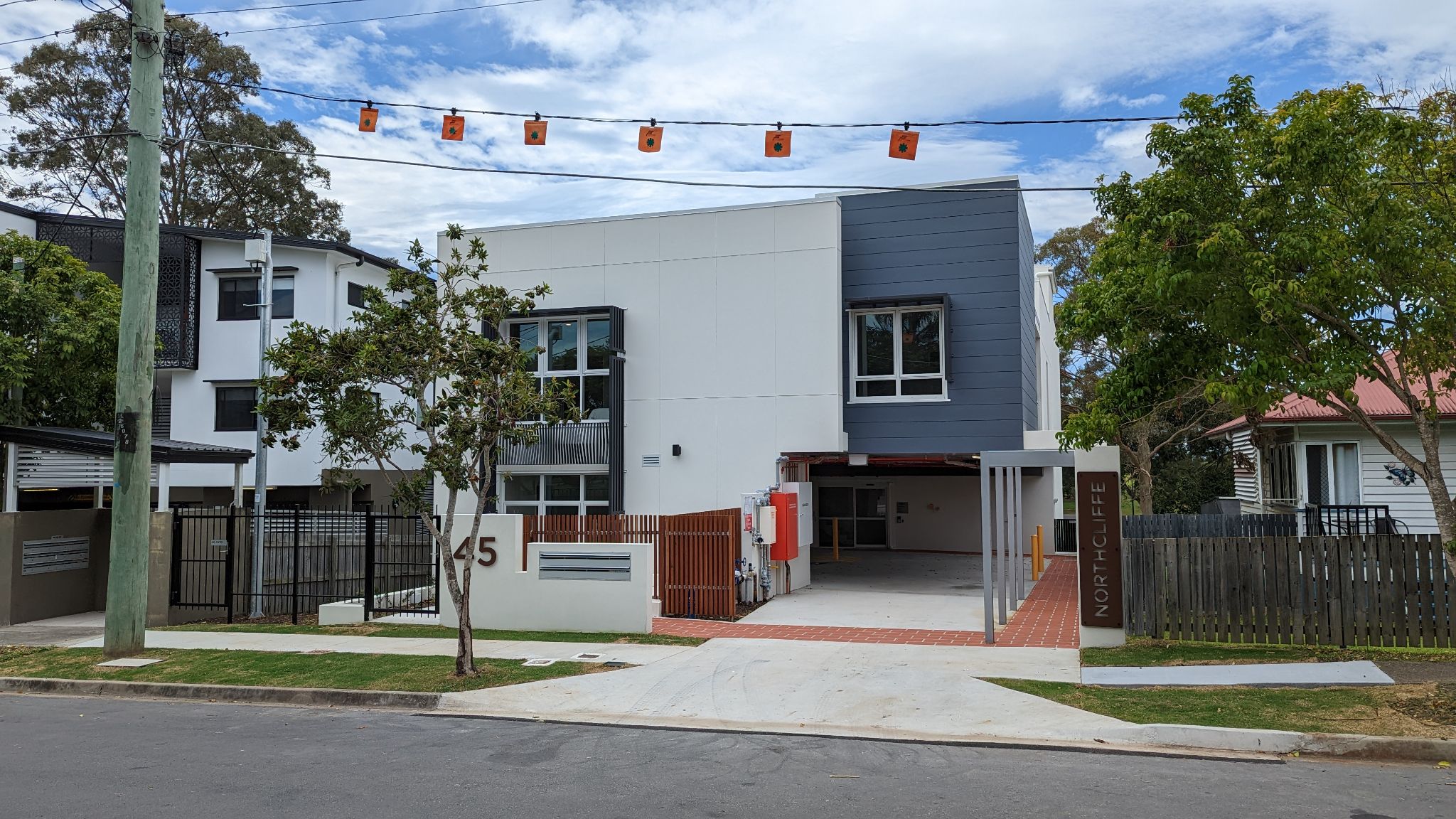 PXL 20221128_011822777