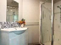 Standard Bathroom  Bed 08)