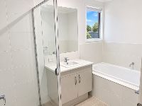 2 bradman-drive-woongarrah-31-bathroom-with-bathtub-and-shower