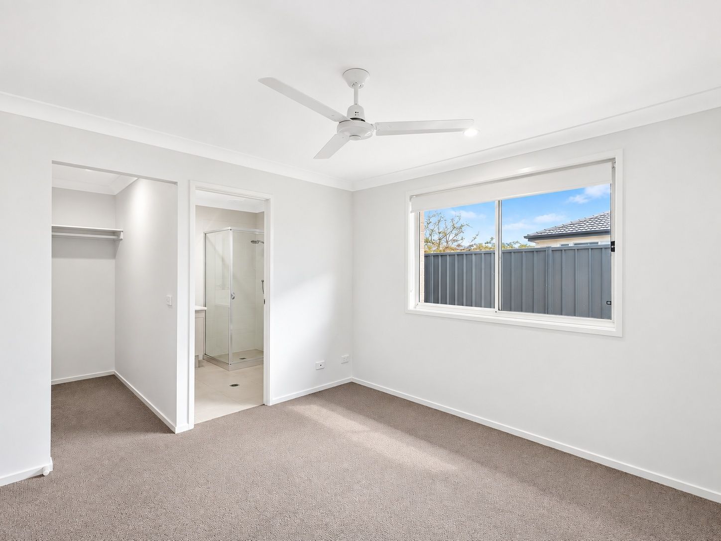 2 bradman-drive-woongarrah-04-bedroom-with-built-in-robe-and-fan