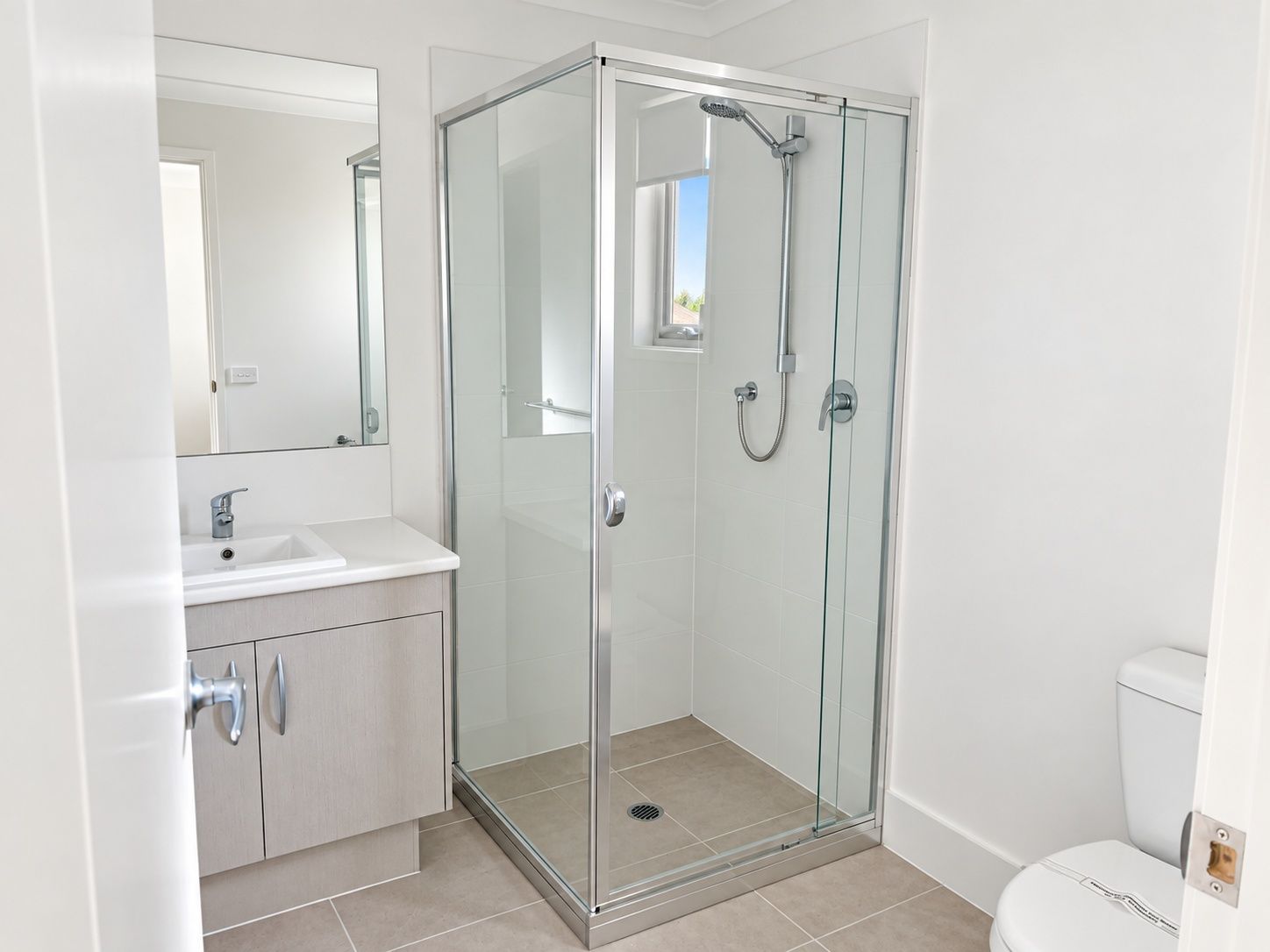 2 bradman-drive-woongarrah-27-ensuite-with-glass-shower