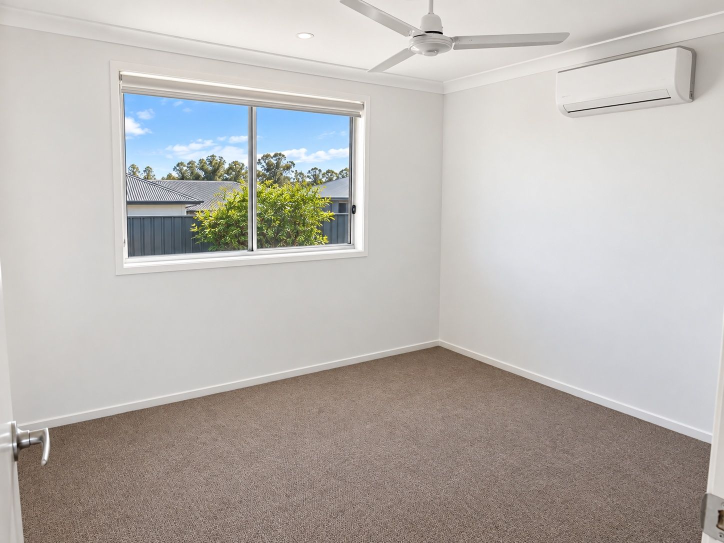 2 bradman-drive-woongarrah-25-bedroom-with-air-conditioning