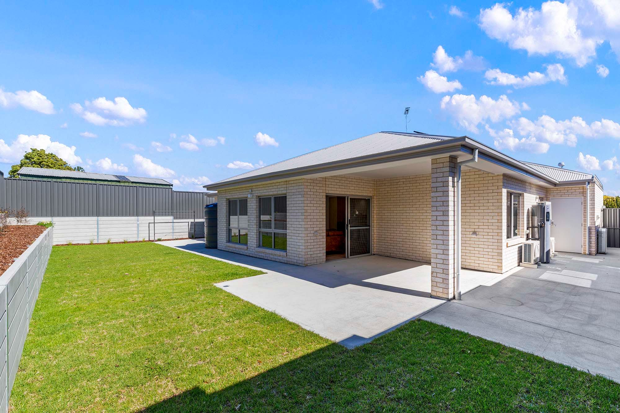 Oslo   Backyard 1 LR No Logo