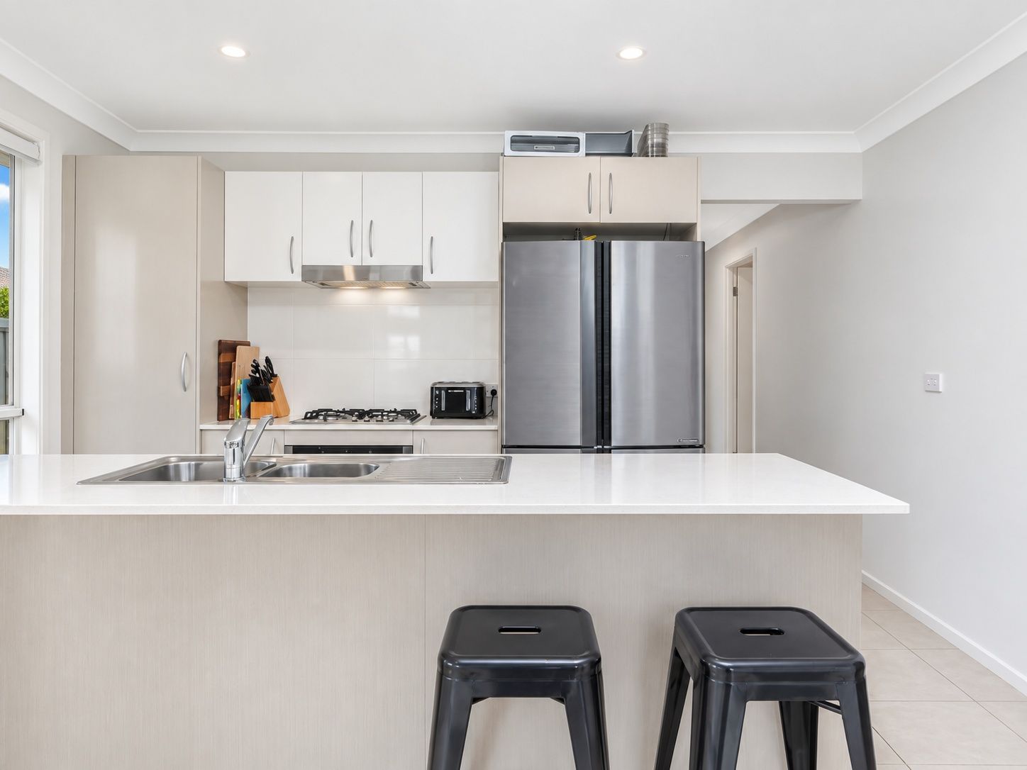 2 bradman-drive-woongarrah-14-kitchen-island-and-appliances