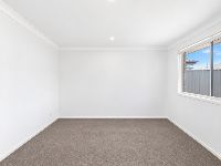 2 bradman-drive-woongarrah-09-carpeted-bedroom-with-side-window