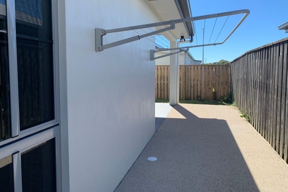 18   Henley cl 2 - Courtyard