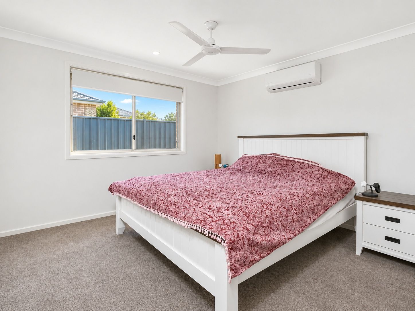 2 bradman-drive-woongarrah-18-furnished-main-bedroom