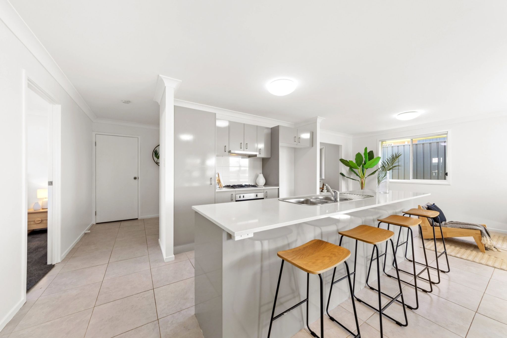 13 clydesdale-street-wadalba-kitchen-island-and-breakfast-bar
