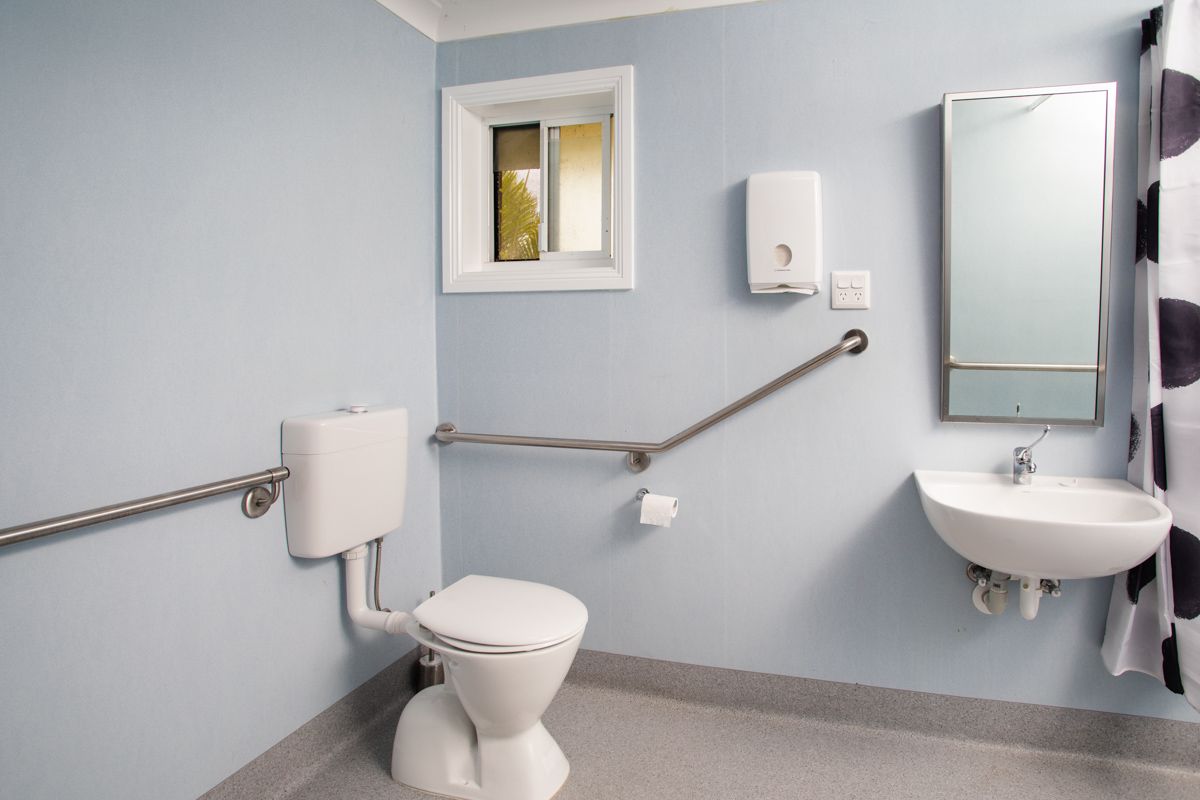 SIL028 Whitebridge_Shared Bathroom 2 -8354