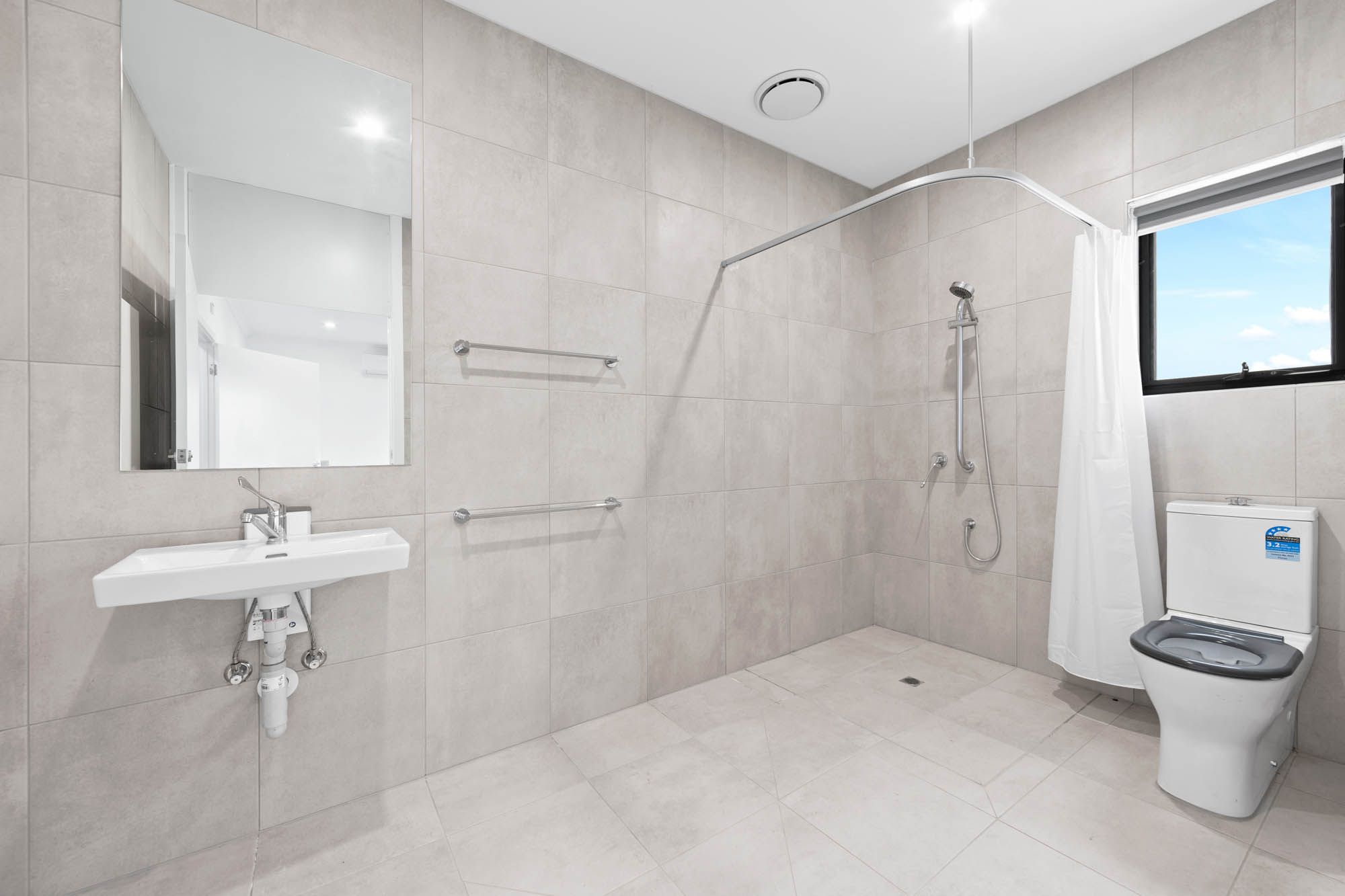 Fraser   Ensuite 1 LR No Logo